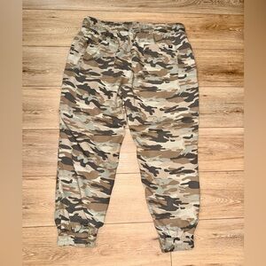 GAP Camo Lyocell Joggers Women’s Size L Elastic Waist Drawstring Pants